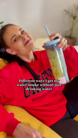 Even I don’t sit around just sipping water all day, I have some plain water but I also get my water intake from these other things too ❤️ If you feel like you struggle to get your water in, remember it’s not only plain water that counts 😘 Having a super efficient tumbler like this cute Kate Spade one I got from Outliving Australia makes it easy too 🤗 #waterintake #waterintakegoals #drinkingwater #healthyhabitsdaily #dailywaterintake