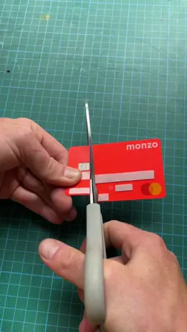Cutting up a credit card to make jewellery ✂️ #fyp