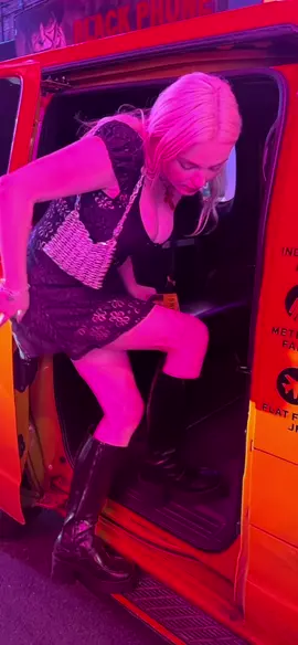 hailing a cab after a show <3