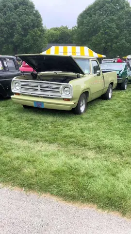 Clean 1972 dodge d100 #dodged100 #1972 #ReTokforNature #truckscene #trucksoftiktok #carscene #carsoftiktok #cartok #trucktok #fyp #viral #fyp
