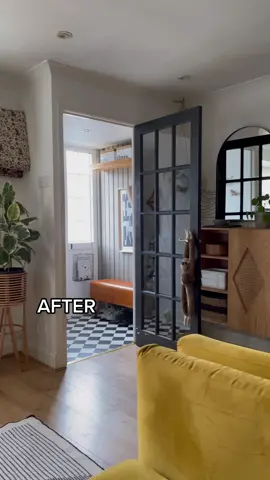 I definitely think painting the door from white to black made a huge difference! What do you think? #roomdecor #apartmentdecor #livingroomideas #beforeandafterhome 