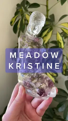 Replying to @ilyak3002 I’ve got a couple meadows including this babe and one garden Kristine as well! I’ll be making more soon! 🤗🌷🌿 #dinanoelle #resinart #handmade 