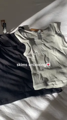 Addicted to Skims😭🫶🏼 #skims #skimsreview #skimshaul #skimsunboxing #unboxing