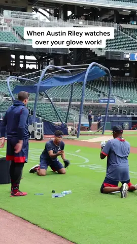 When Austin Riley watches over your glove work….#braves #vaughngrissom #austinriley 