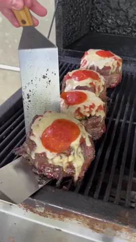Steak Pizza Pineheels #tiktokpartner #pizza #LearnOnTikTok full recipe is on my website 👉 link in bio