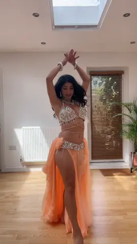 One of my favourite songs by @wael_kfoury_official 🥰 Learn to belly dance on my new playform and all Bellyfit By leilah 💕 #bellydance #bellyfitbyleilah #bellydancersoftiktok 