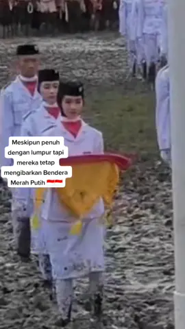 Viral ! mengibarkan bendera merah putih di tanah yang berlumpur...#pyfツ #hutri77 #fypdongggggggg #paskibrakaindonesia