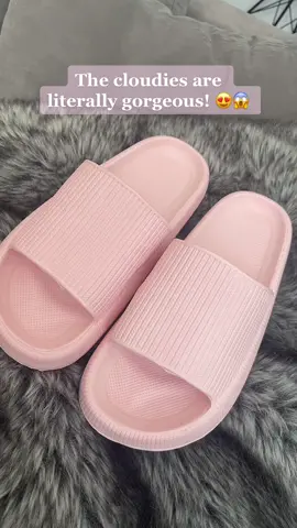 pink goes crazy 😱💖 #thecloudies #footrelief #comfyslides #pinktok