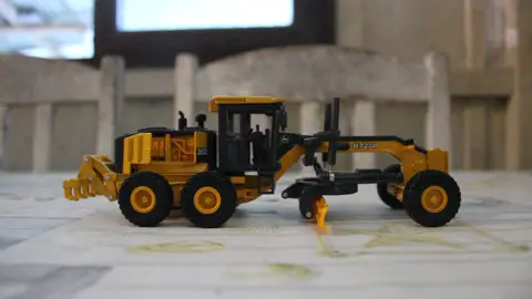 Miniatura Motoniveladora Patrola Ertl John Deere 872gp 1/50 #miniaturas #miniaturasdecaminhão #miniaturatrator #miniaturapatrola #miniaturasdecarros