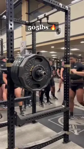 His teammates reactions were everything 👏 (via coachblairvaughan/IG) #lifting #gym