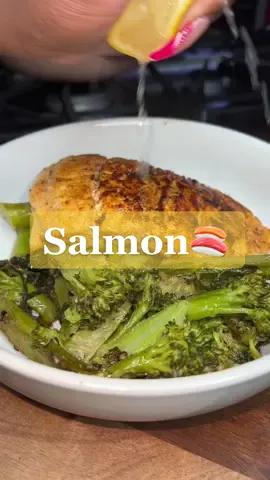 A quick and healthy dinner🍣🥗#salmon #EasyRecipes #DinnerIdeas #toddlermealideas #kidsmeal #ReTokforNature 