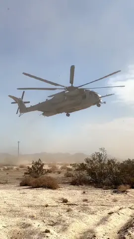 Fun in the desert! #ExploreMore #desert #CH53 #SuperStallion #marinecorps #aviation #helicopter #GetToTheChoppa #getoutside #azcheck #arizona #arizonacheck 
