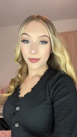 I WOULD LOOK SO GOOD WITH BLUE EYES BYEEE #mua #fyp #viral #fypシ #makeup #makeupartist #makeuptips @dillon 