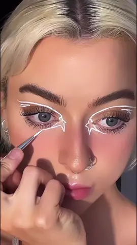 🌟late night starry liner #graphicliner #graphiceyeliner #starmakeup #makeupinspo