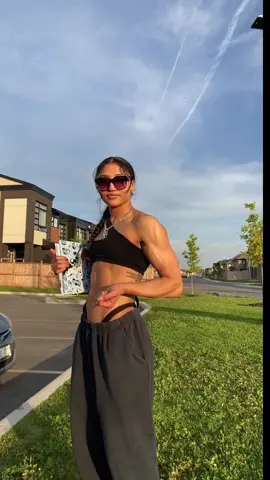 quick lil arm check😀 #fyp #foryoupage #FitTok #abs #shredded #fitcheck #bicepcheck #biceps #triceps #delts  #girlswholift #jacked #jackedgirlsummer #fitgirl #Shoppers60 #fakebody #lvavf 