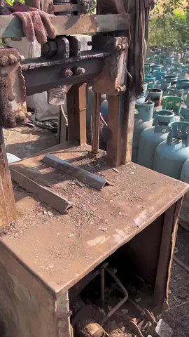 Recycling gas canisters