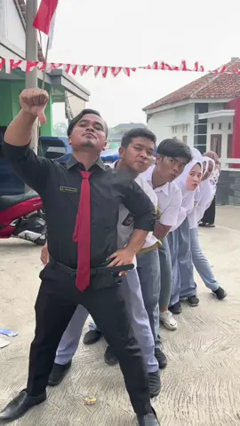 Lawan Ras terkuat dibumi.. team babeh pasti kalah lah..🙈😅 #revealyourbeauty #glowingwithscarlett #starbuzzteam 