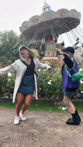 Who’s your rain dance buddy? 🌧