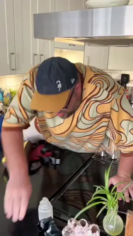 NOT THE COUNTER CLIMB!!💀 thanks for the idea @morganveraa #prank #husbands #fyp #couplegoals #marriedlife #darcyandjer #househusband #PlantTok #busydonkey 