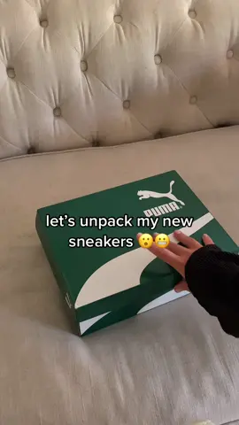 I’m in love 💔 #unpackwithme #letsunpackthat #amazonfinds #fashiontiktok #fashionfinds #sneakerscollection #sneakershaul #stylingtips #outfitideas #outfitinspo