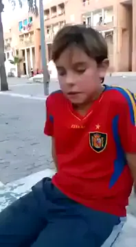 tan pequeño y como canta ole