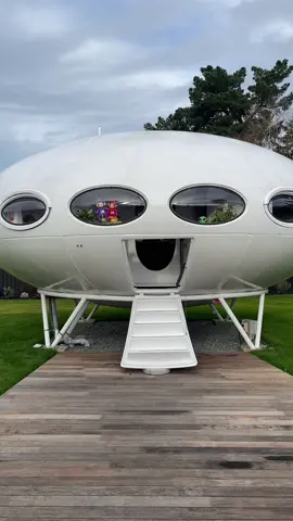 The Futuro ‘UFO’ House! 🛸 #futurohouse #amazingspaces #ufo #livingbiginatinyhouse