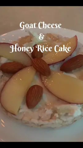Transform a boring rice came into something delicious #viralricecake #ricecake #ricecakerecipe #food #foodtiktok #snacks #lowcarbrecipes #lowcaloriesnacks #kidssnacks #goatcheese #honey #goodeats #ricecaketrend  #fyp #healthyrecipes #healthyfood 