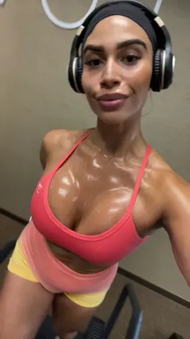 Muscle mommy here today stay 😘 #fitgirls #fyp #foryourpage #FitTok #GymTok #Fitness #bodybuilding #bodybuilder #fitnessmodel #workoutroutine #gymhumor #gymcomedy #fit #gym #fitgirl 