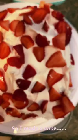 It was so good and super simple! #caketok #easycakerecipe #strawberrycake 