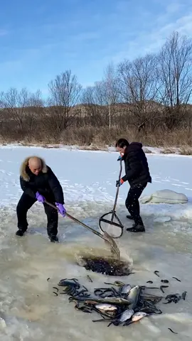 So Cool Ice Fishing 😱🐟                                       #Icefishing #teachnique #fishinglife #fishingtiktoks #fishingfun #fishingchallenge #crazyfishingtimes