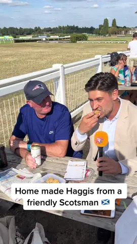 A friendly Scotsman enjoying his Haggis down at Sandown racecourse 😂👏 #raceday #SundaySeries
