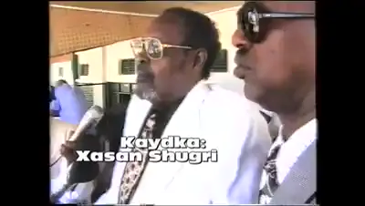 Madaxwayne Cigaal oo la hadlaaya kooxo wadaaado ahaa oo burco joogay dastuurka qaadacay