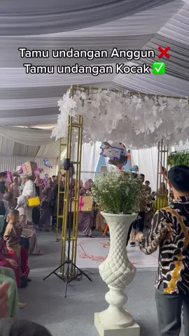 Yang pake helm kocak gaming yagess 🤣 #weddingtiktok #weddingtrend #weddingtrends2022 #lkssupport