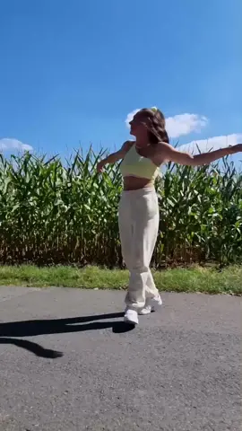 Ravergirl 💃🏼 💯😅👌🏽 #fyp #fypシ #foryou #foryoupage #dancer #raver #ravergirl #house #music #dancing #dance #dancelove #dancestyle #viral #viralvideo #viraltiktok #nice #girldance #freestyle #dancedance #Love #nature #StreetStyle #moves #move