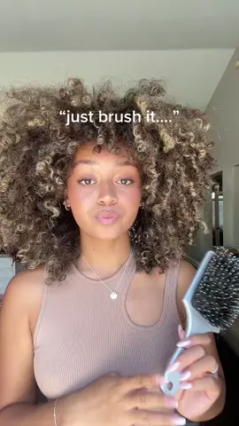 Why do i kinda like it tho? #fypシ #WorldPrincessWeek #AEJeansSoundOn #justbrushit #curlyhair 