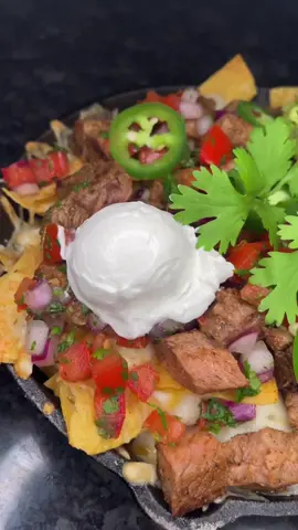 Loaded Steak Nachos 🥩🧀. Check out theremixkitchenn.com for more recipes! #theremixkitchen #fypシ #tacotuesday #steakrecipe #LearnOnTikTok #viral #onepotmeals #privatechef #summervibes