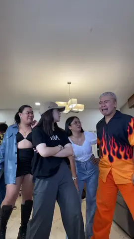 new vlog on my channell!!! forda bardagulanz HAHAHA insert kween yasmin nag ppromote sya ng merch sa likod