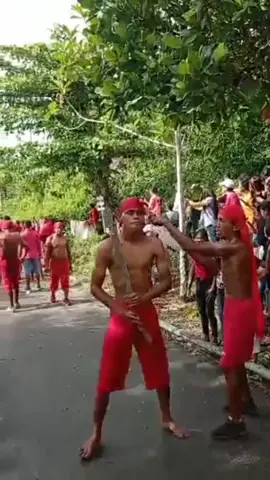 lagi firal ilmu kebal jangan cman banyak omong di sosmed dan lainya. klw punya ilmu langsung buktikan dong jangan banyak omong. lain kali ke maluku biar langsung di tes