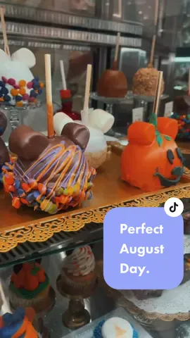 A little Halloween to brighten your august days! MK has been transformed! 🎃🧡 #disneyhalloween #disneyland #disneyworld #disneyparks #disneyfood #disneyfoodie #disneymerchandise #disneyinfluencer #mnsshp