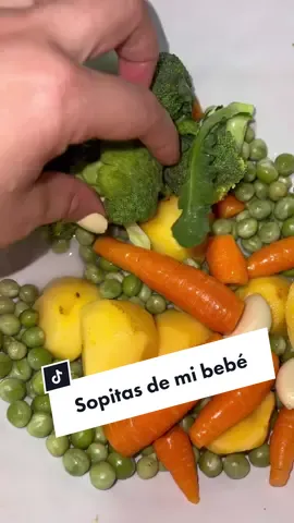 Estas sopitas a mi hija le encantan sobre todo a la menor es muy difícil que coma verduras pero esta opción es fantástica #sopitasdeverduras #sopasdeverdura #sopassaludables #bebes #mamacocinando