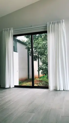Si sos de los que prefieren la decoración estilo Nórdica, esta idea es para vos... Persiana roller black out y cortina en tela Lino. Somos SU Cortina cotice sin compromiso 8895-8312 https://wa.me/message/A6FSAMAARVMLF1  #persianasenrollables #cortina #diseñodeinteriores #screen #zebra #cortinas #persianas #confección