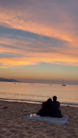 This was our last morning in France and me and my bf decided to go see the sunrise at the beach🤍 #sunrise #sunrisevideo #beach #foryou #fyp #leaving 