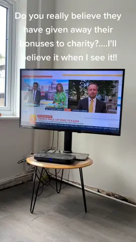 share the shit out of this video and let's ask for proof of them giving away their millions of pounds worth of bonuses to charity!! please ignore the state of my living room, I'm in the middle of decorating! #energycrisis #therichstealingfromthepoor #poverty #workingclassproblems #ukgovernmentsucks #liars