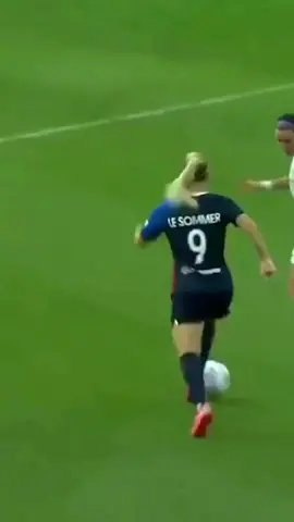what a move from Eugenie Le Sommer#women #football #skills #Soccer #womenpower 