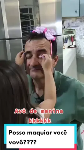 Bia maquiando o vovô kkkkkkk Quase morri de tanto rir 😂😂😂#avô #vovodemenina #vovodabia #amoseravô 