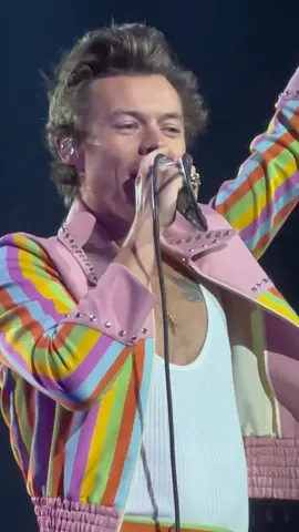 Walk through fire for you 💕 #harrystyles #loveontour #hslot #lot #loveontour2022 #hslot2022 #loveontournewyork #loveontournyc #hslotnewyork #hslotnyc #msgisharryshouse #harryshouse #msgn4 #harry #foryou