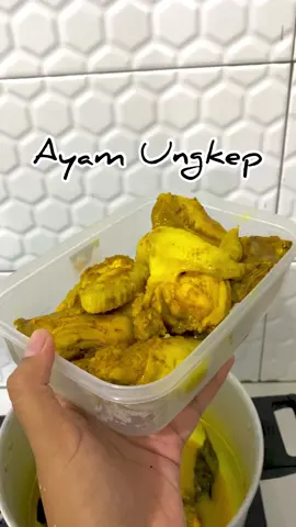 makanan yang selalu hadir dalam sebuah acara🐔 #ayamungkep #ayamgoreng #resepayamungkep #fyp #fypシ #fypdongggggggg #fypp #resepmasakansimple #resepmasakanrumahan #olahanayamsimple #olahanayam 