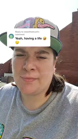 Replying to @clownfootcunt 😘