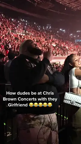 Be tryna act all hard like the music aint good 😂😂😂 #chrisbrown #druski #fyp #foryoupage #oneofthemonestour 