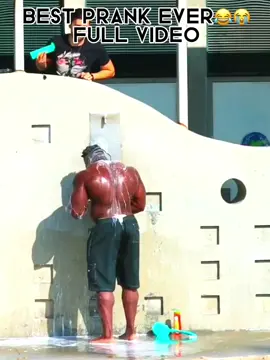 Best prank bro😂😭 #prank #shampoo #bodybuilder #beach #bestprank #hulk #angry #funny #comedy #😂 #fyp #fypシ #viral #foryoupage #virall 